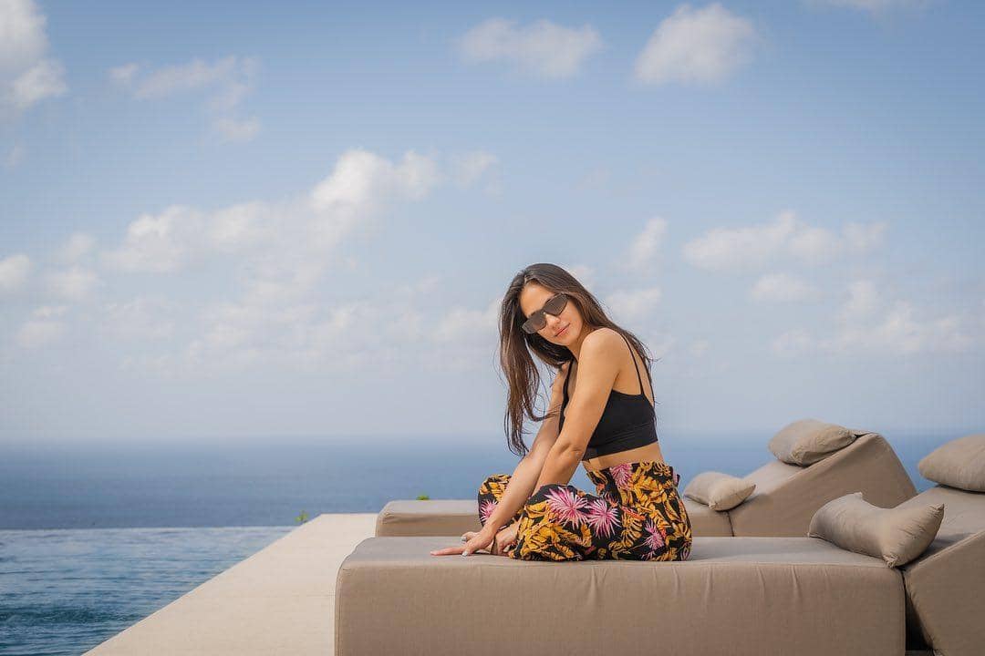 instagram.com/pevpearce