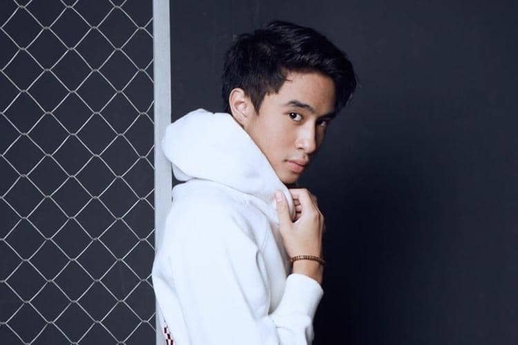 Instagram.com/devdanendra