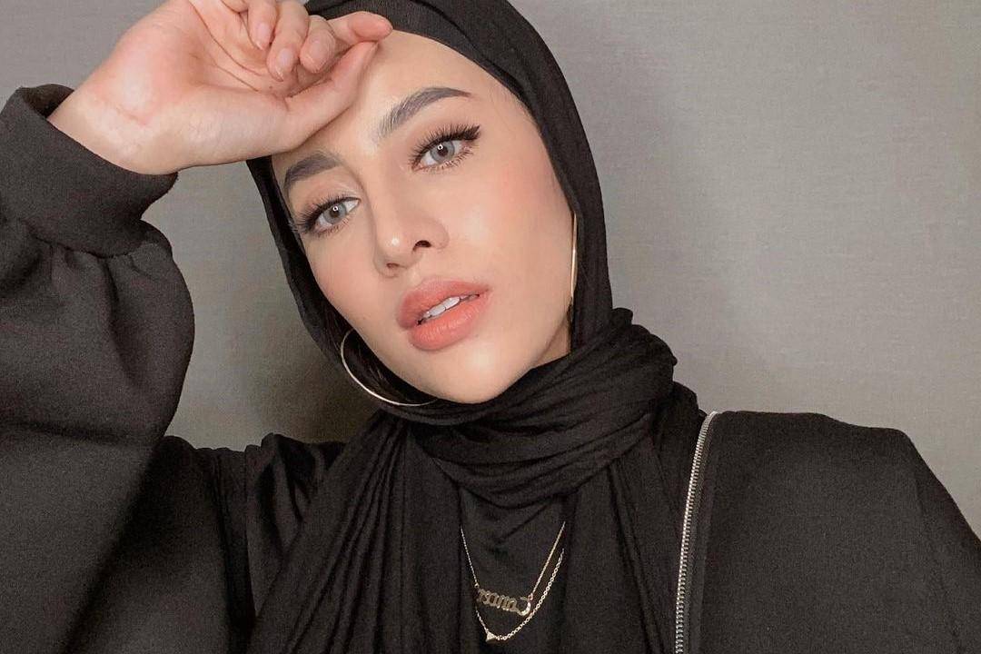Model Kalung yang Cocok Dipakai untuk Perempuan Berhijab