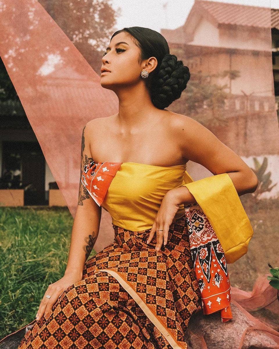 instagram.com/awkarin