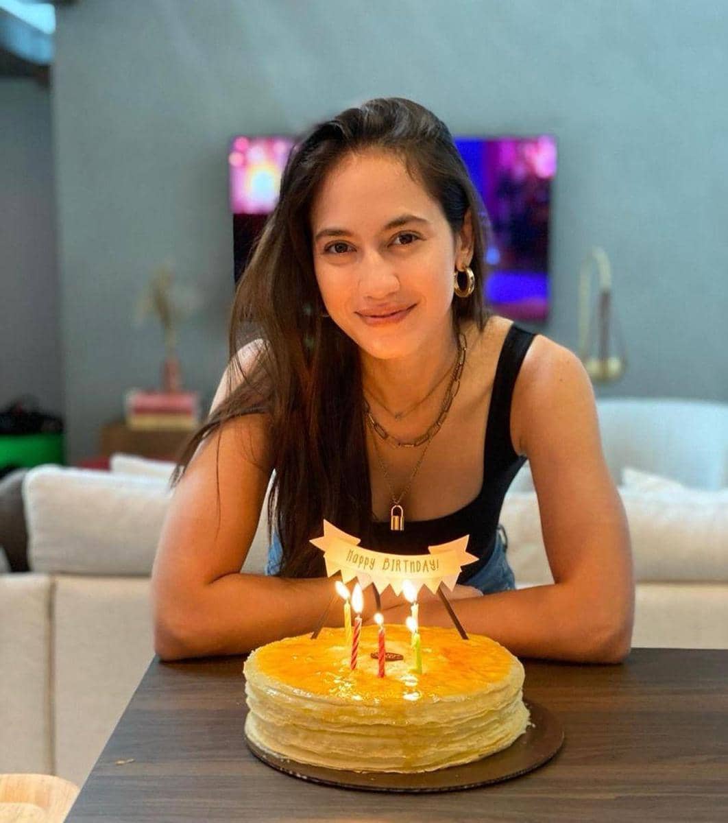 instagram.com/pevpearce