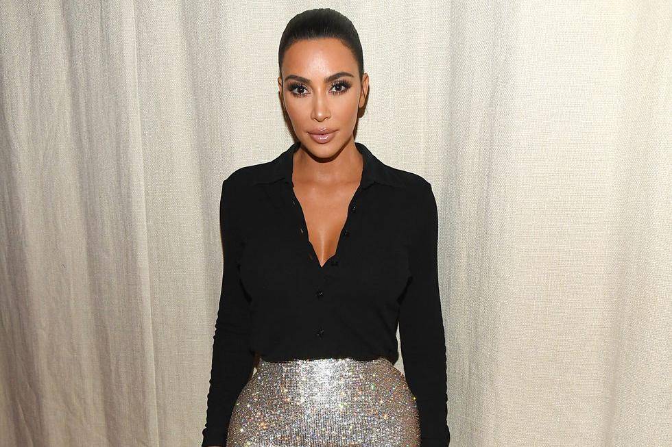 Tips OOTD Bentuk Tubuh Jam Pasir dari Kim Kardashian, Seksi Tapi Sopan