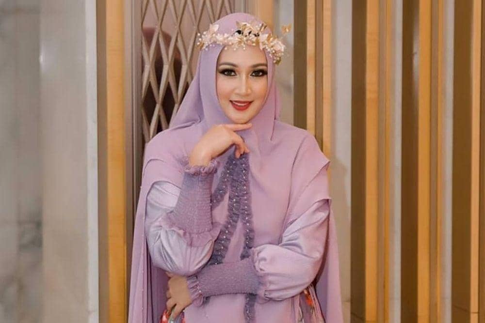 instagram.com/dinalorenza1975