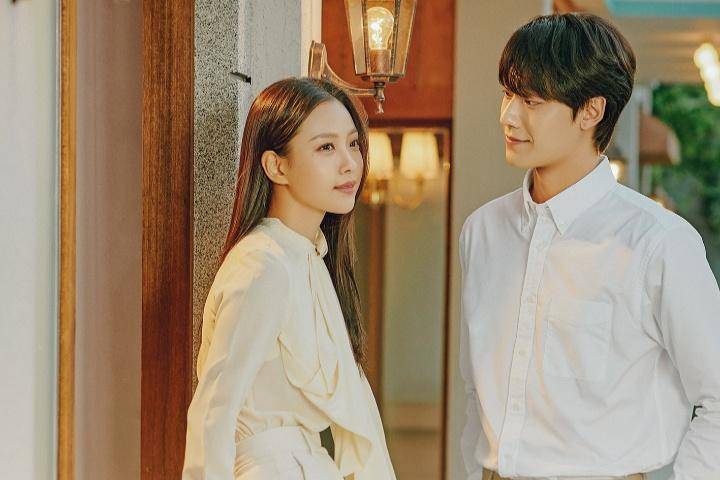 Deretan Harga Outfit Kim Myung Hee di Drama Korea Youth of May