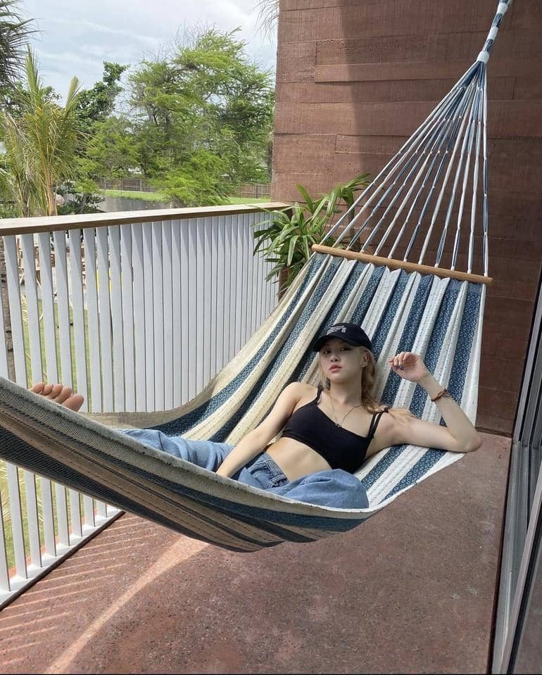 instagram.com/roses_are_rosie