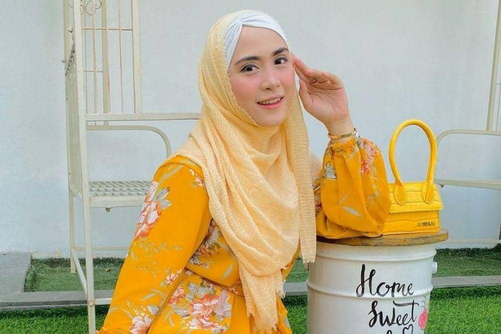 instagram.com/apriljasmine85