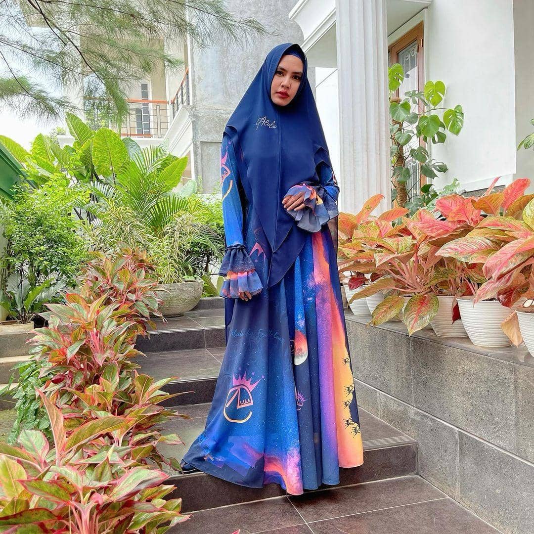 instagram.com/kartikaputriworld