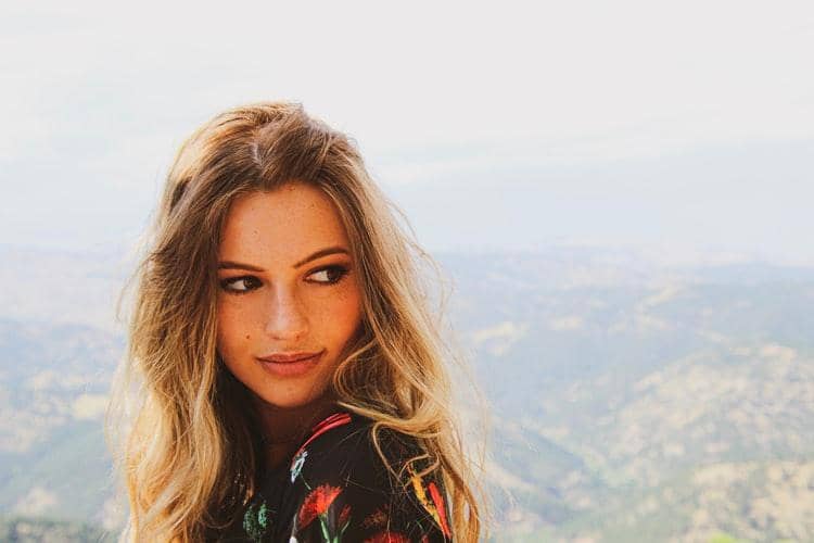 ciri wanita suka sama kita tapi cuek