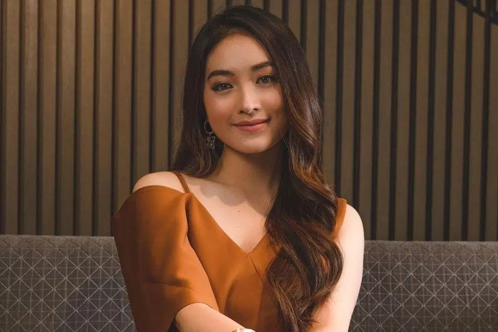 Qizil tube jinsiy aloqa Yalangoch holda ajoyib qoramagiz