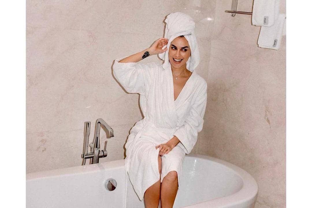 Potret Seksi Artis Indonesia di Kamar Mandi