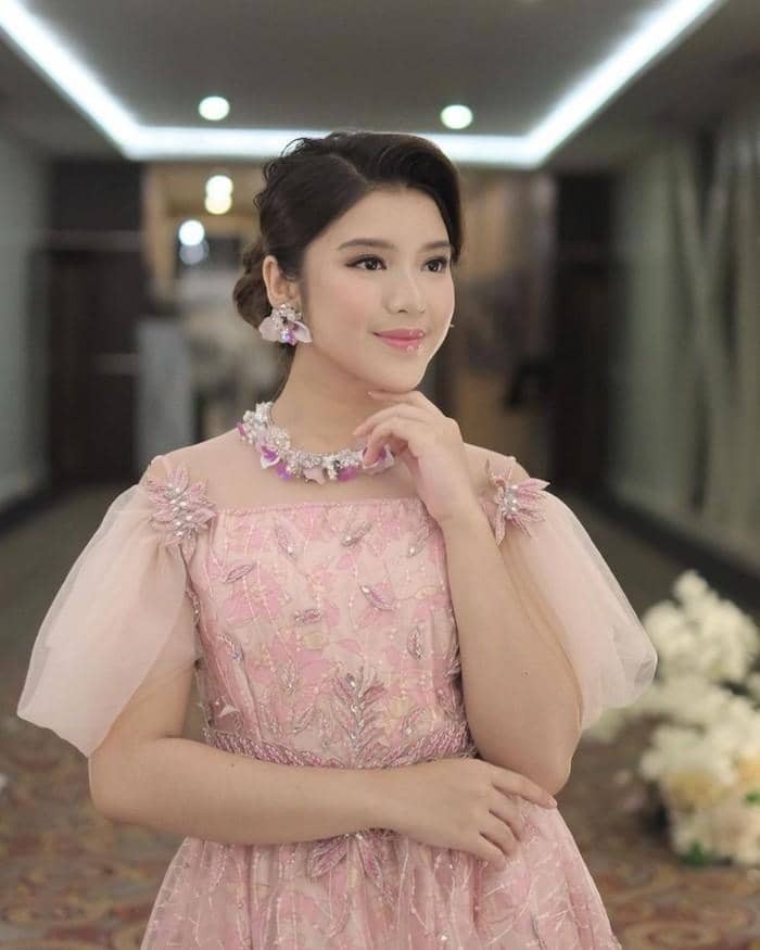 nstagram.com/tiaraandini/