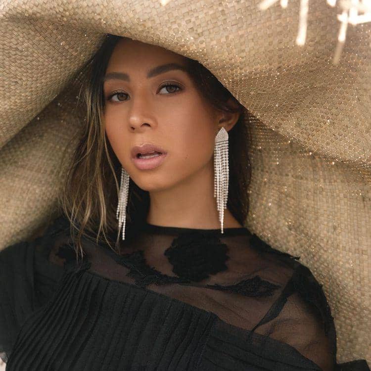 instagram.com/jenniferbachdim/