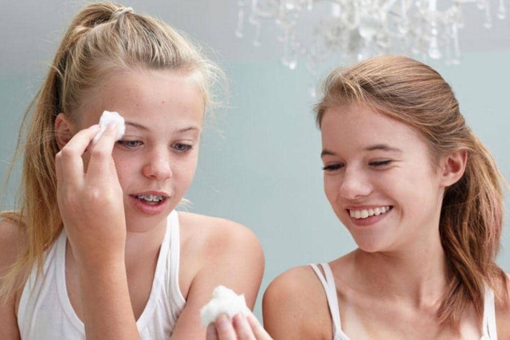 Rekomendasi Micellar Water untuk Remaja/ healthline.com