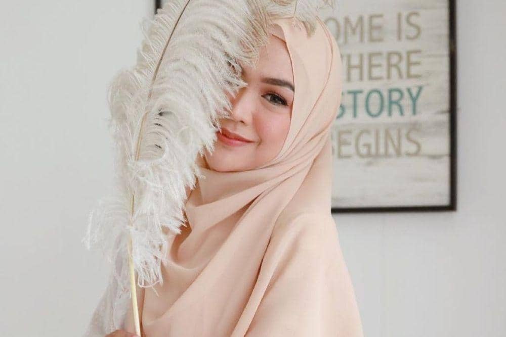 instagram.com/riaricis1795