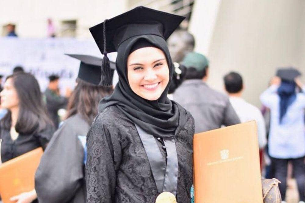 instagram.com/zeezeeshahab