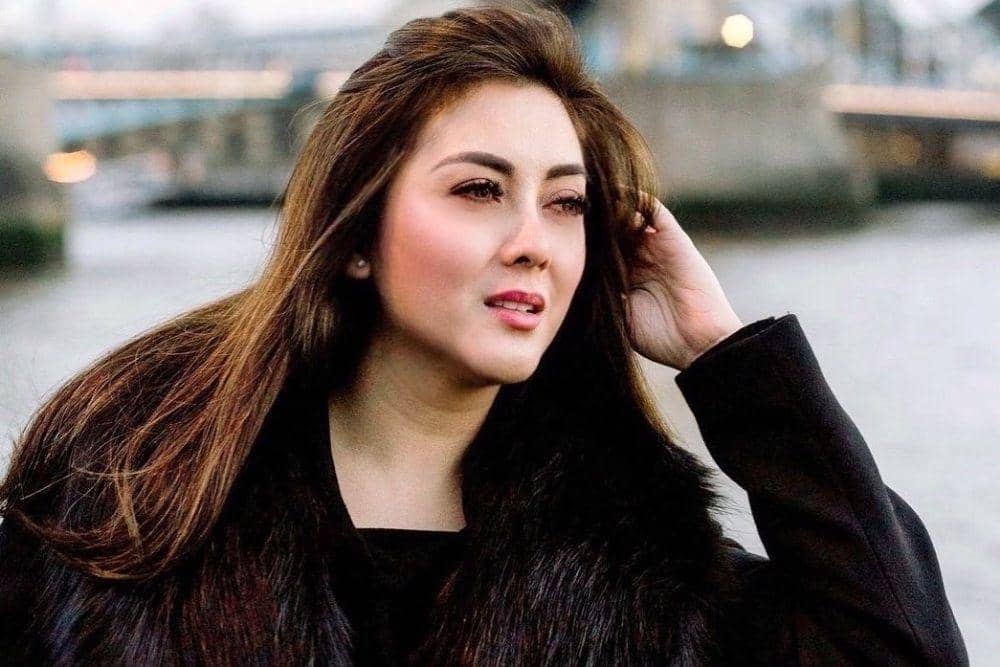 instagram.com/dhenafrizzy