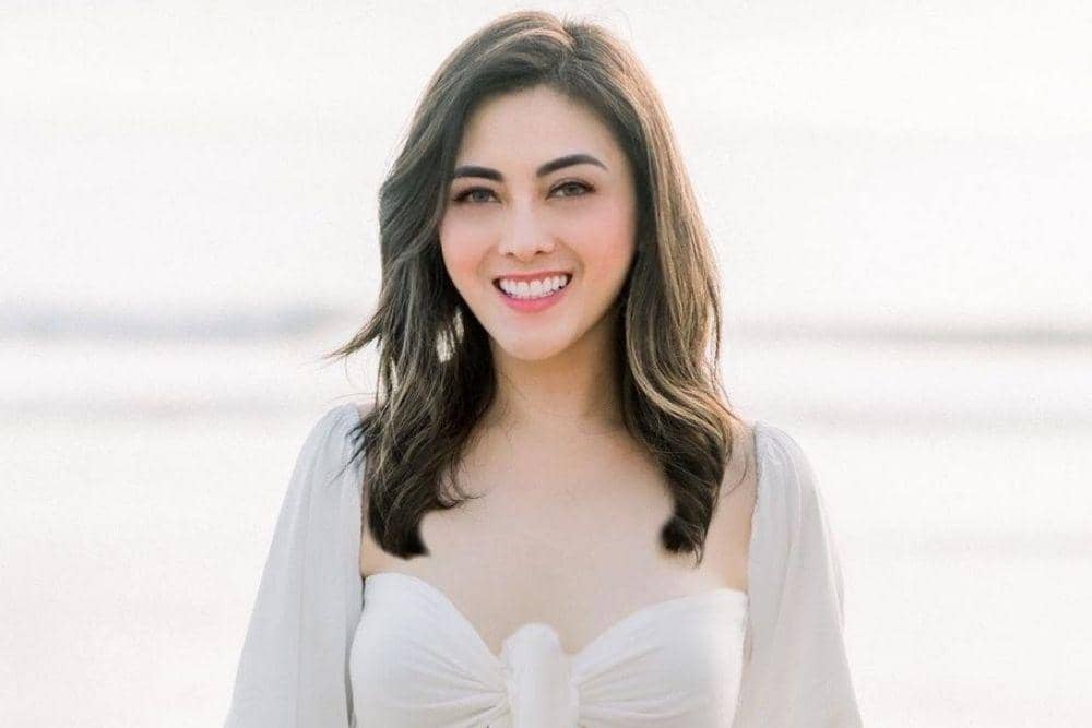 Dikabarkan akan Cerai, 7 Potret Seksi Dhena Devanka