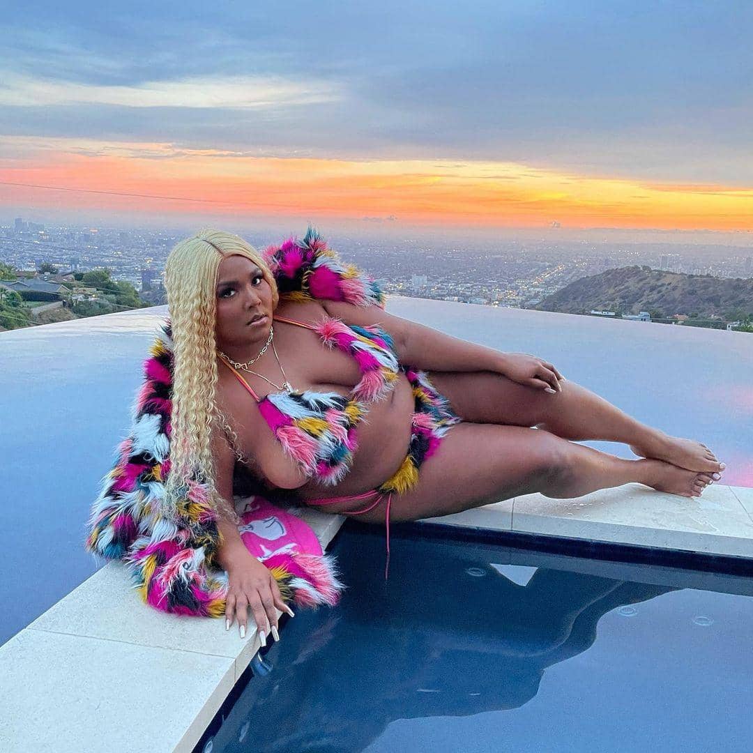 instagram.com/lizzobeeating