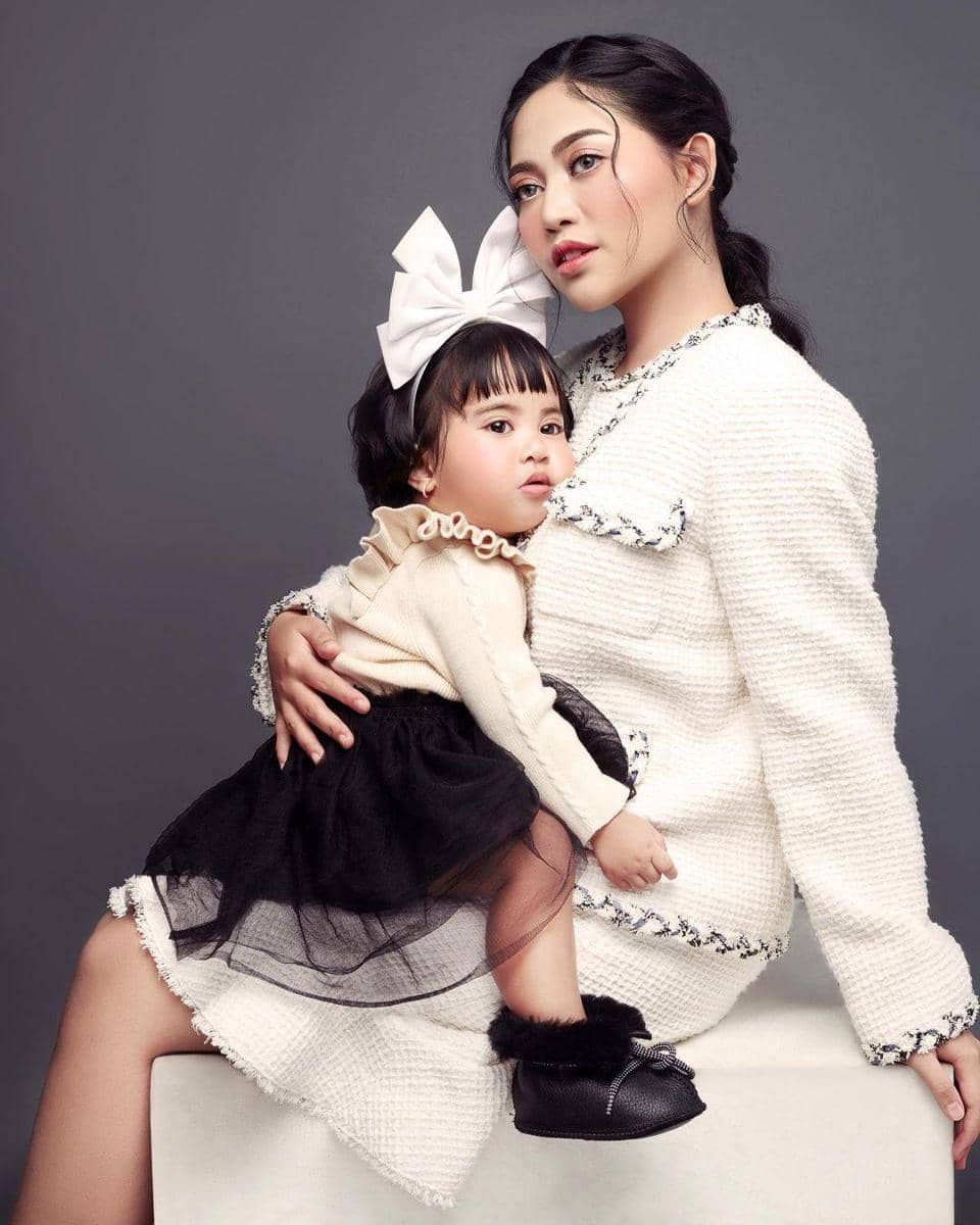 instagram.com/rachelvennya