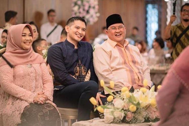 Isu Anak di Luar Nikah, Ini 10 Potret Kebersamaan Rezky Aditya & Ayah