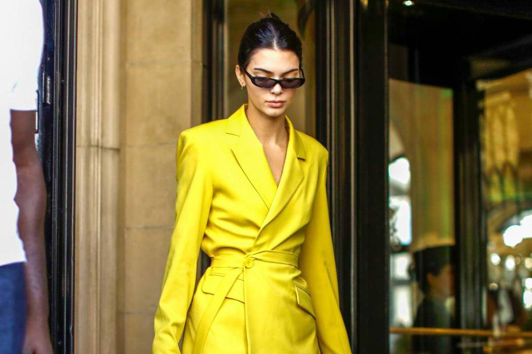 Kombinasi Warna yang Cocok dengan Pakaian Warna Kuning