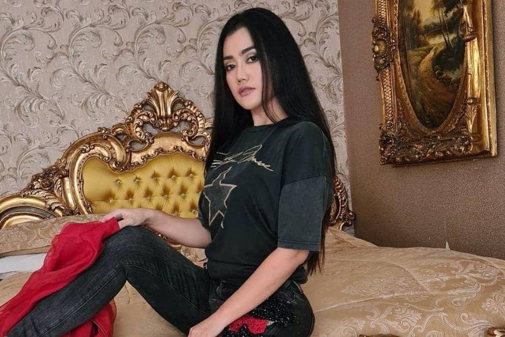 instagram.com/anggitheperez