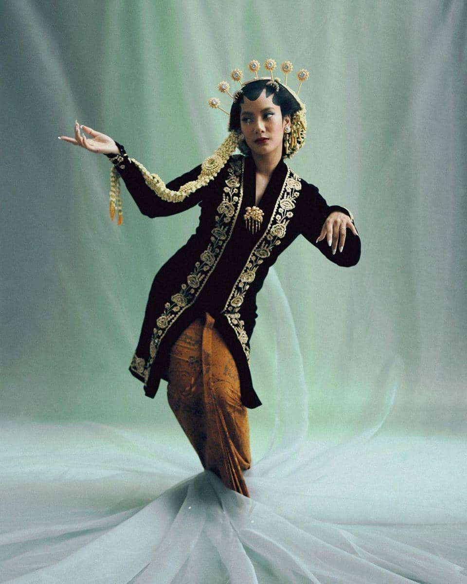 instagram.com/tarabasro