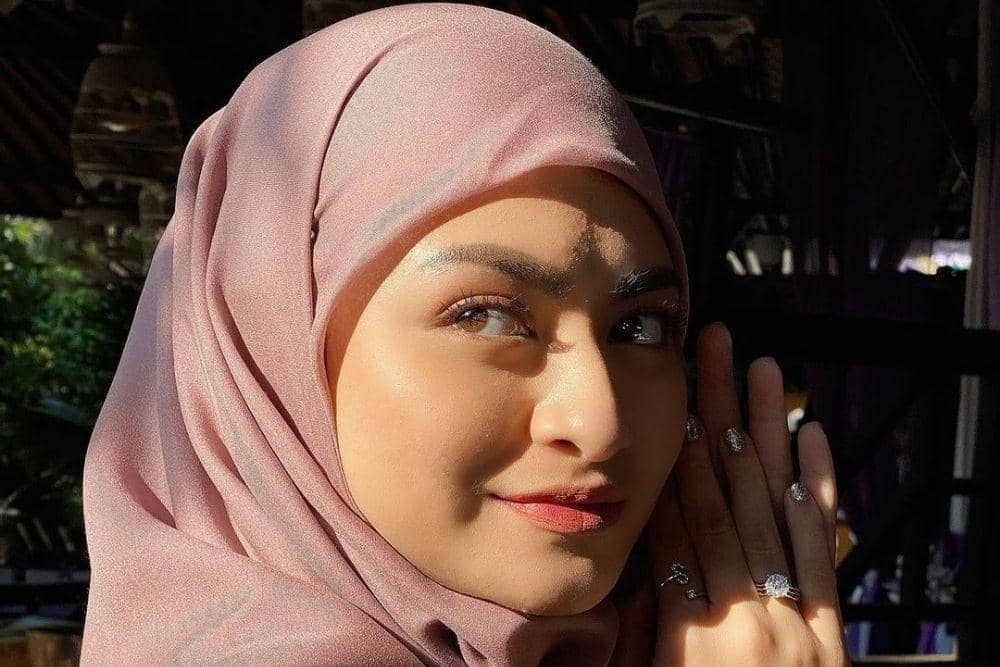 instagram.com/nathalieholscher