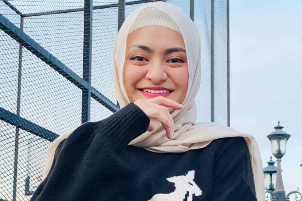 instagram.com/nathalieholscher