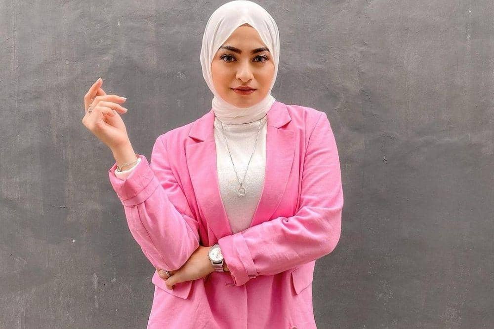 instagram.com/nathalieholscher