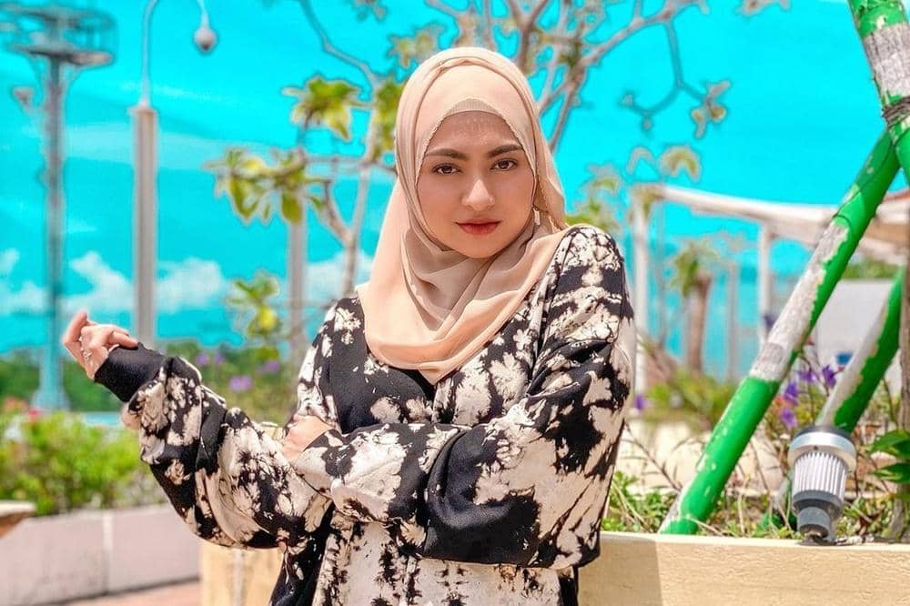 Instagram.com/nathalieholscher