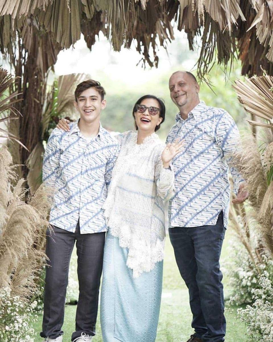 Instagram.com/oppieandaresta