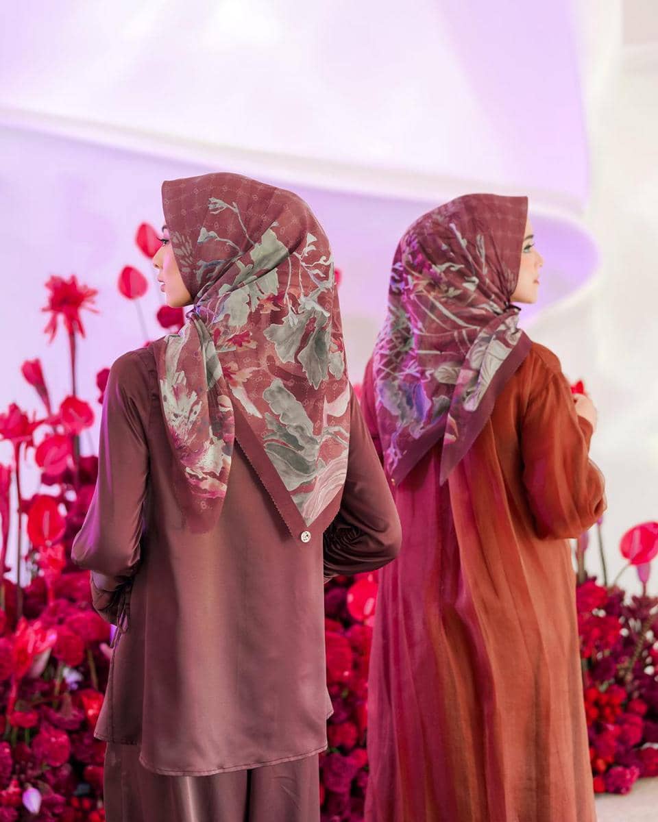 dok. Buttonscarves x RiaMiranda