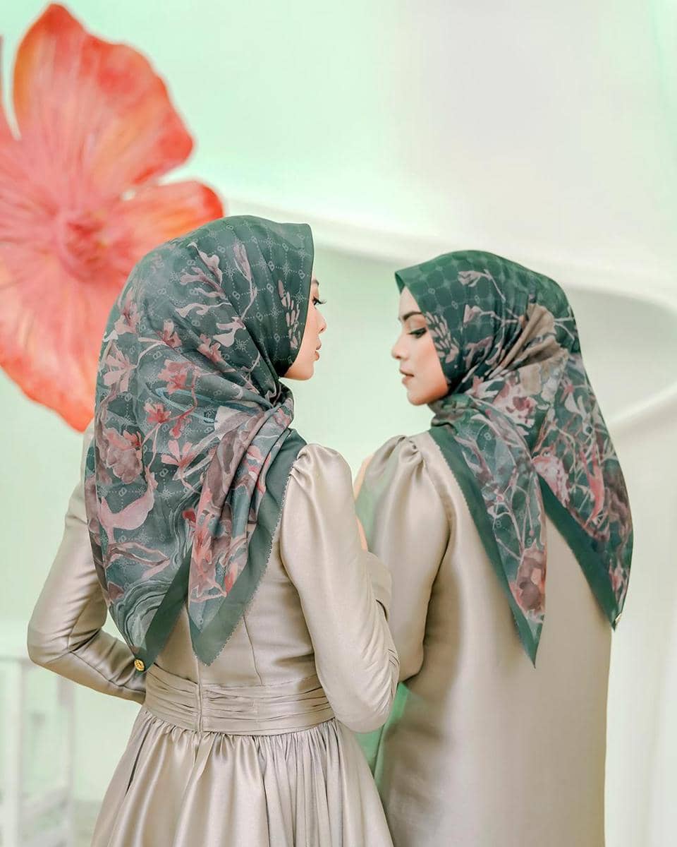 dok. Buttonscarves x RiaMiranda