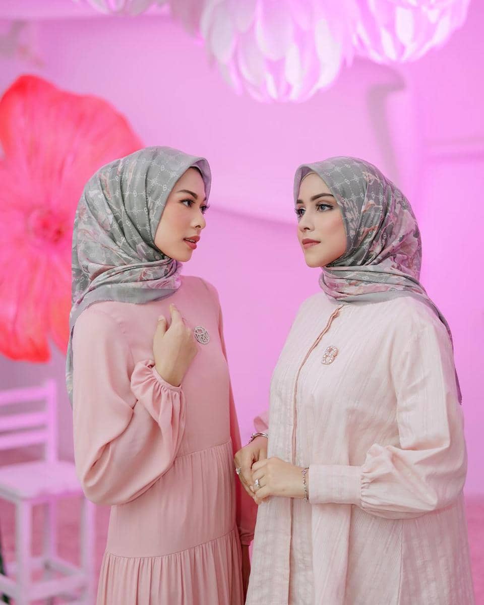 dok. Buttonscarves x RiaMiranda