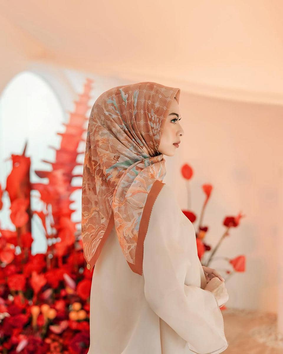 dok. Buttonscarves x RiaMiranda