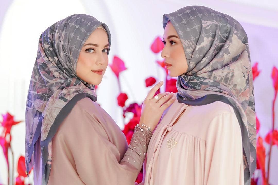 Kolaborasi Buttonscarves & RiaMiranda Luncurkan Koleksi Hijab Elegan