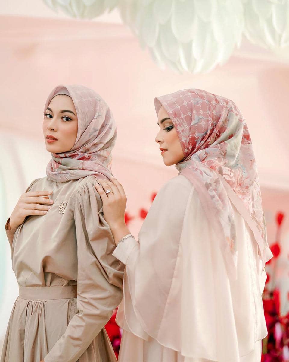 dok. Buttonscarves x RiaMiranda