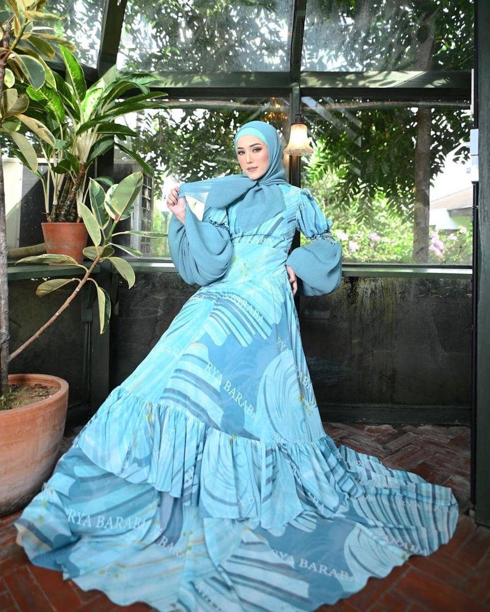 instagram.com/adeliapasha