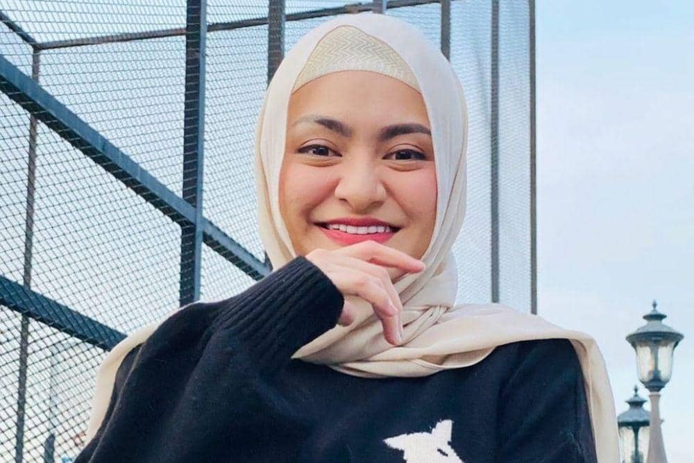 instagram.com/nathalieholscher