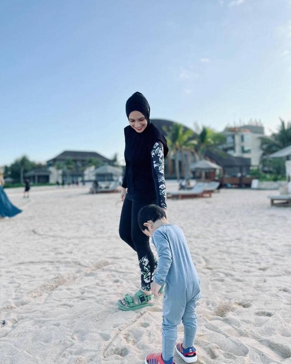 Instagram.com/putriannesaloka