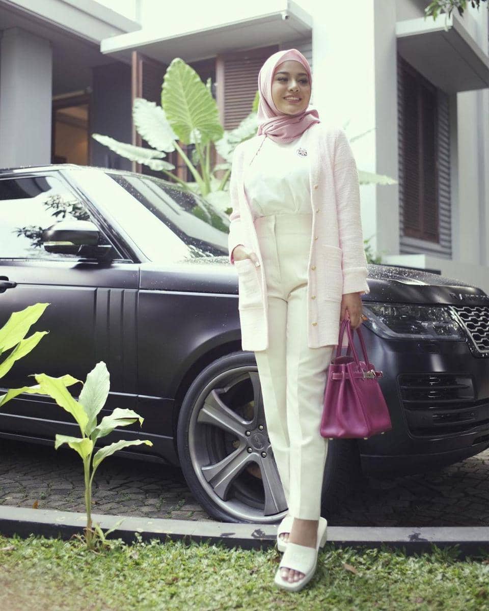 instagram.com/aurelie.hermansyah