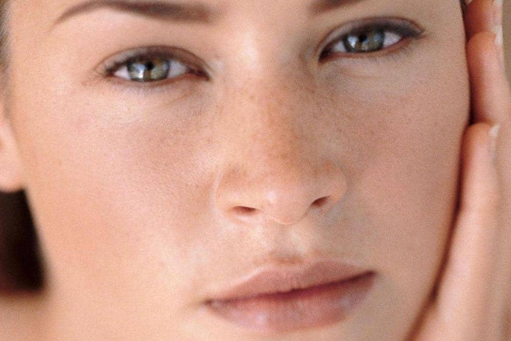 Manfaat Air Kelapa dalam Produk Skincare/ irishtimes.com