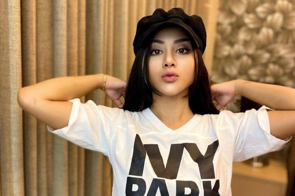 instagram.com/taniaayusiregarofficial