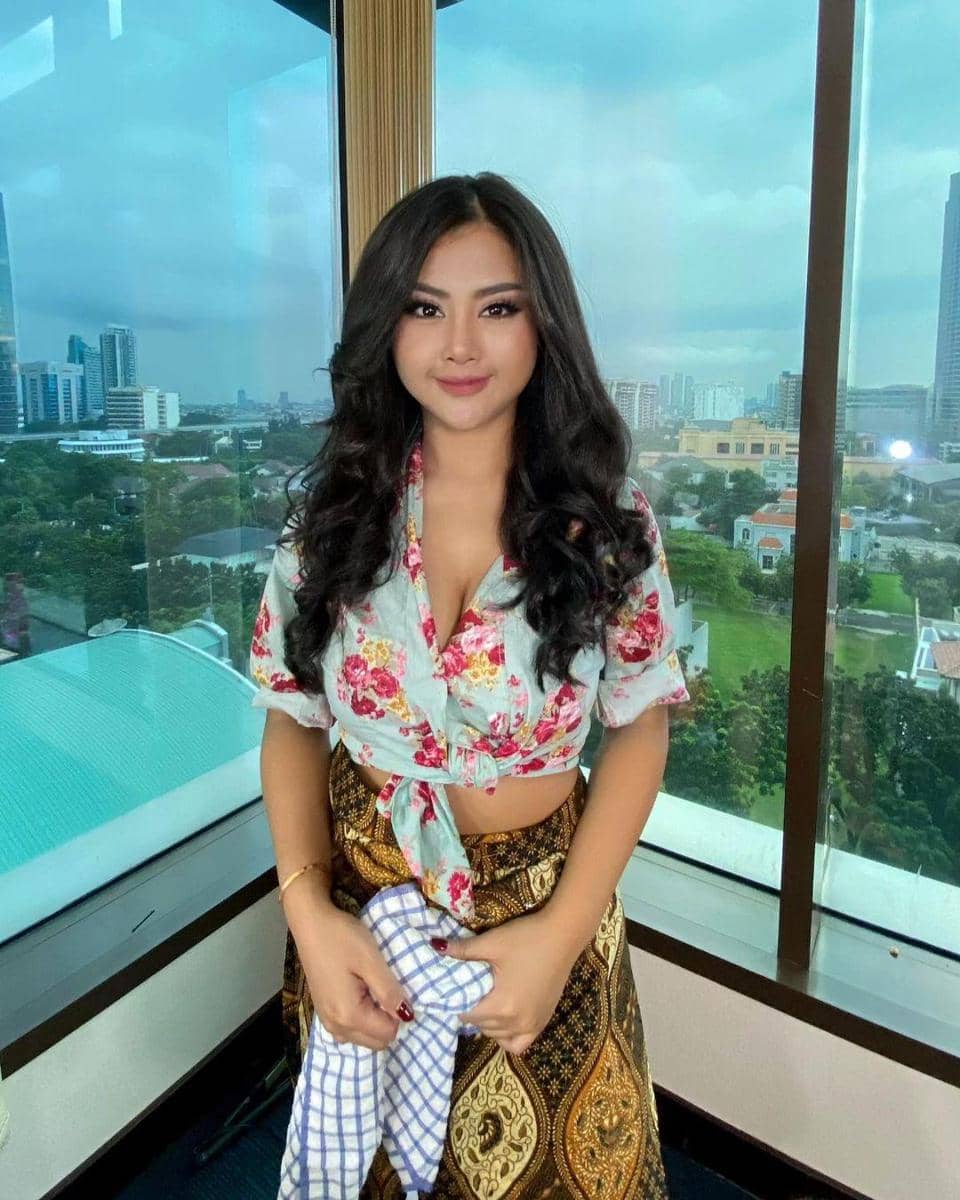 instagram.com/taniaayusiregarofficial