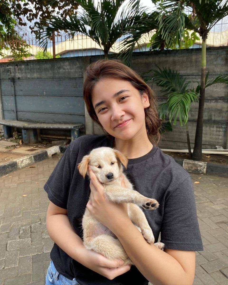 instagram.com/nadyaarina