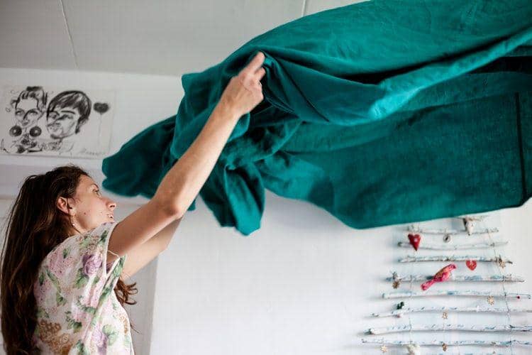 ilustrasi pembantu perempuan 