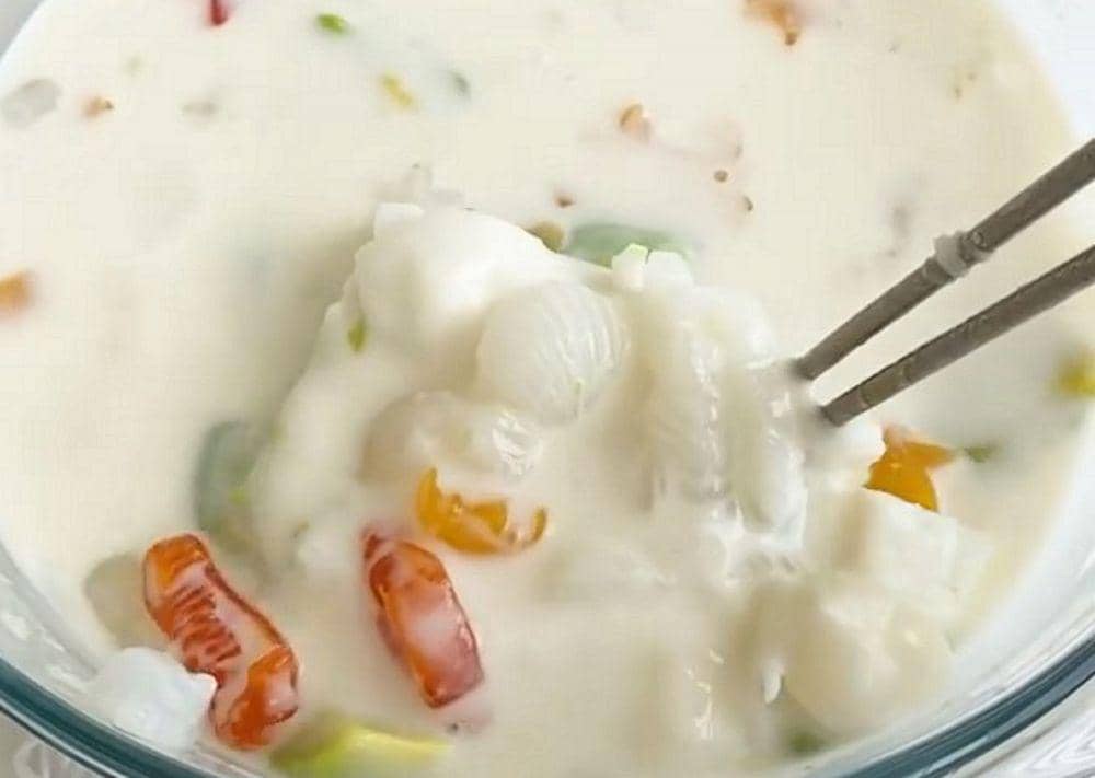 ilustrasi mencampur jus sirsak dengan bahan es manado lainnya (instagram.com/linagui.kitchen)