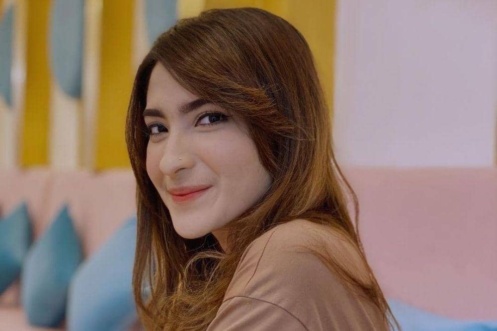 instagram.com/shirinsafira