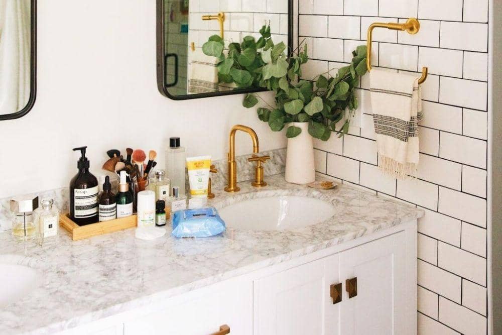 Cara Menyimpan Kosmetik Agar Awet dan Tahan Lama/ pinterest.com